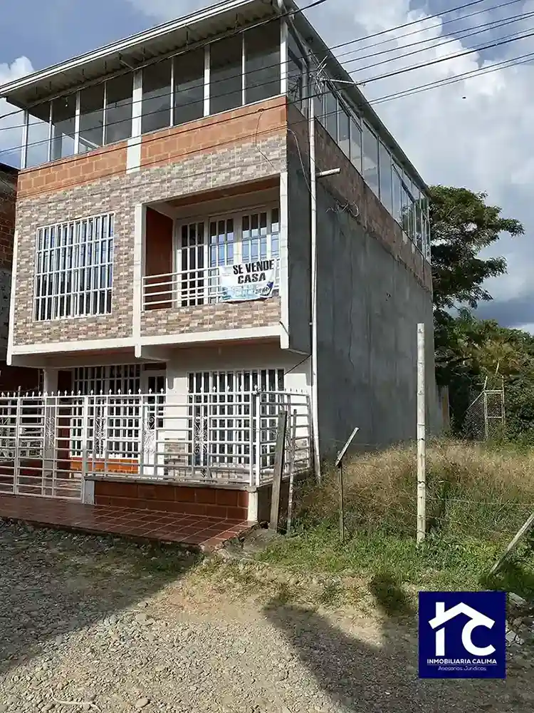 Casa de 3 pisos Barrio Luisa Fernanda